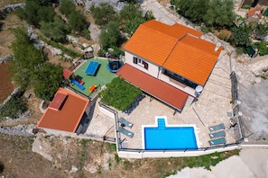 An aerial view of a property with a swimming pool, a tennis court, and a fenced garden area. - Peaceful Holiday Villa in Kladnjice (Lećevica)
