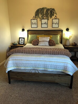 3 bedrooms, iron/ironing board, WiFi, bed sheets