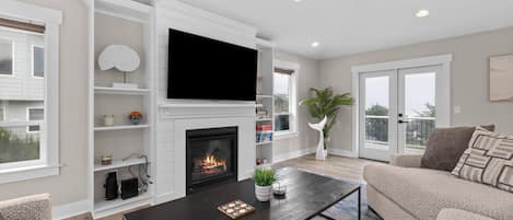 Televisión y chimenea