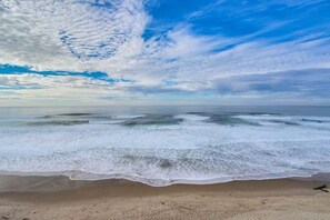 Sun-loungers - Ocean View • Hot Tub • Three Floors • Sleeps 10 • Olivia Beach Family Getaway (Lincoln City)
