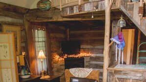 Dining - Moonshine Runners Cabin (Tracy City)