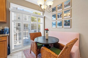 Dining - L'Écrin in SW DC: Gym, Garage, & Great for Groups (Washington)