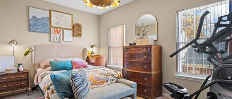 3 bedrooms, desk, iron/ironing board, free WiFi