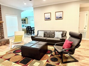 Living area - Briarcreek Comfort Home, Near OU, Garage,  Quiet Neighborhood (Norman)