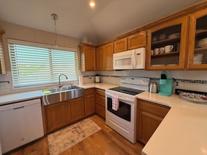Private kitchen - Briarcreek Comfort Home, Near OU, Garage,  Quiet Neighborhood (Norman)