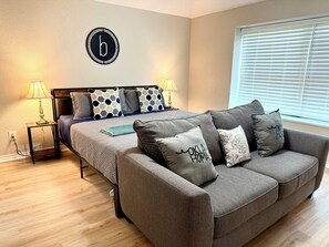 Room - Briarcreek Comfort Home, Near OU, Garage,  Quiet Neighborhood (Norman)