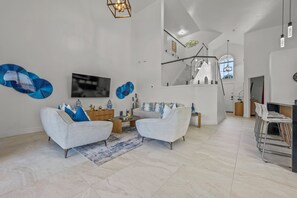 Smart TV - Spacious 5-bedroom house, mins from Disney World & major attractions (Kissimmee)