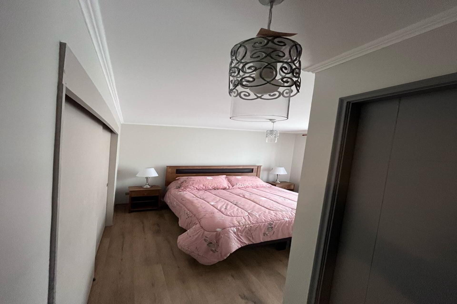 3 dormitoris, escriptori, planxa i posts de planxar i wifi gratuïta 