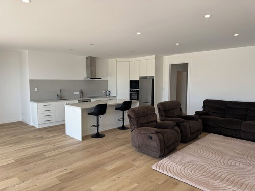 Lake Albert Retreat - Entire Apartment on the shores of Lake Albert