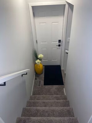 Interior - Folte's Home Away from Home 2 bedroom Basement Suite (Edmonton)