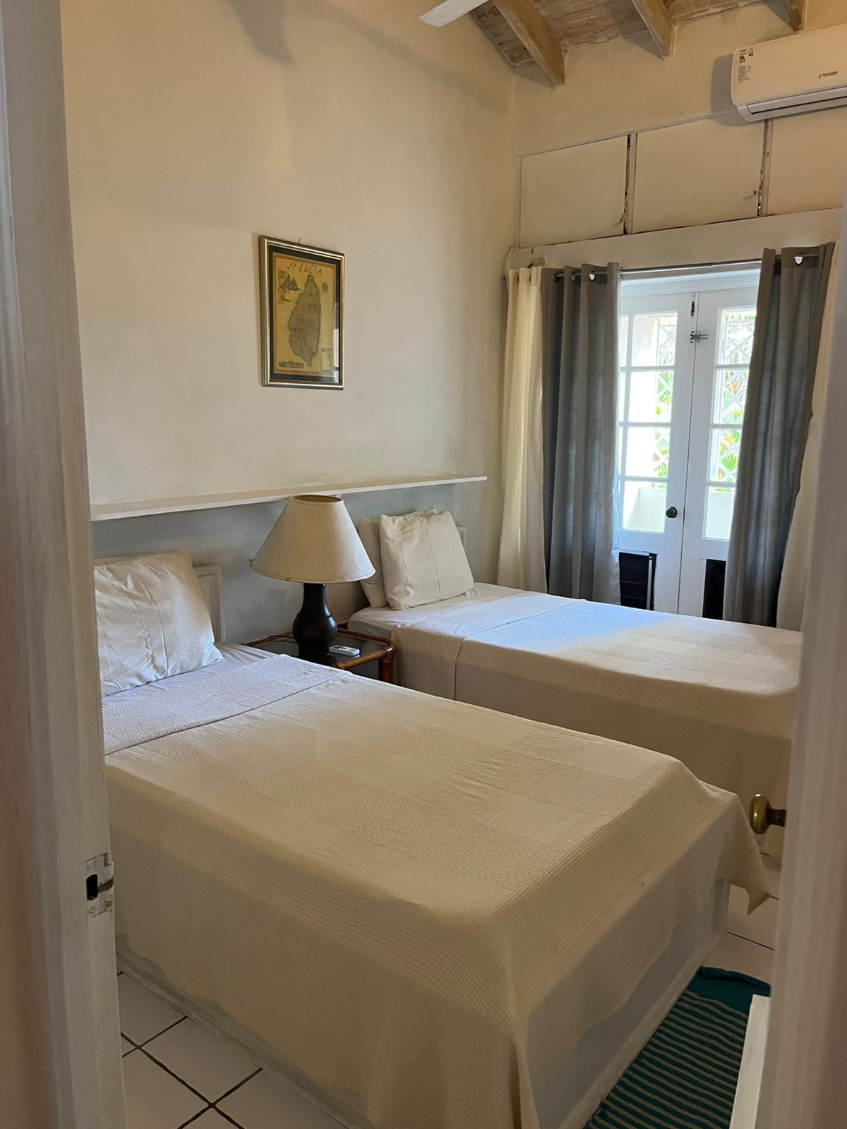 Apartamento clásico, vistas al jardín | Sistema de insonorización, tabla de planchar con plancha, wifi gratis