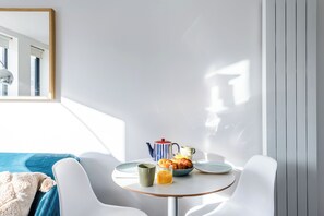 Dining - Chic 1 bed apartment at Kings Cross Farringdon (London)