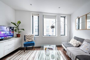 Smart TV - Chic 1 bed apartment at Kings Cross Farringdon (London)