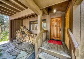 Property grounds - 3BR + Loft, Palisades Townhome, Ski Shuttle (Placer County)