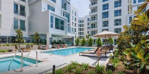Pool - Cozy 1 bedroom apart in Heart of Downtown Los Angeles with Swimming pool and gym (Los Angeles)