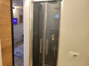 Hair dryer, towels, soap, toilet paper - Galgano Prato apartment, convenient for Florence (Prato)
