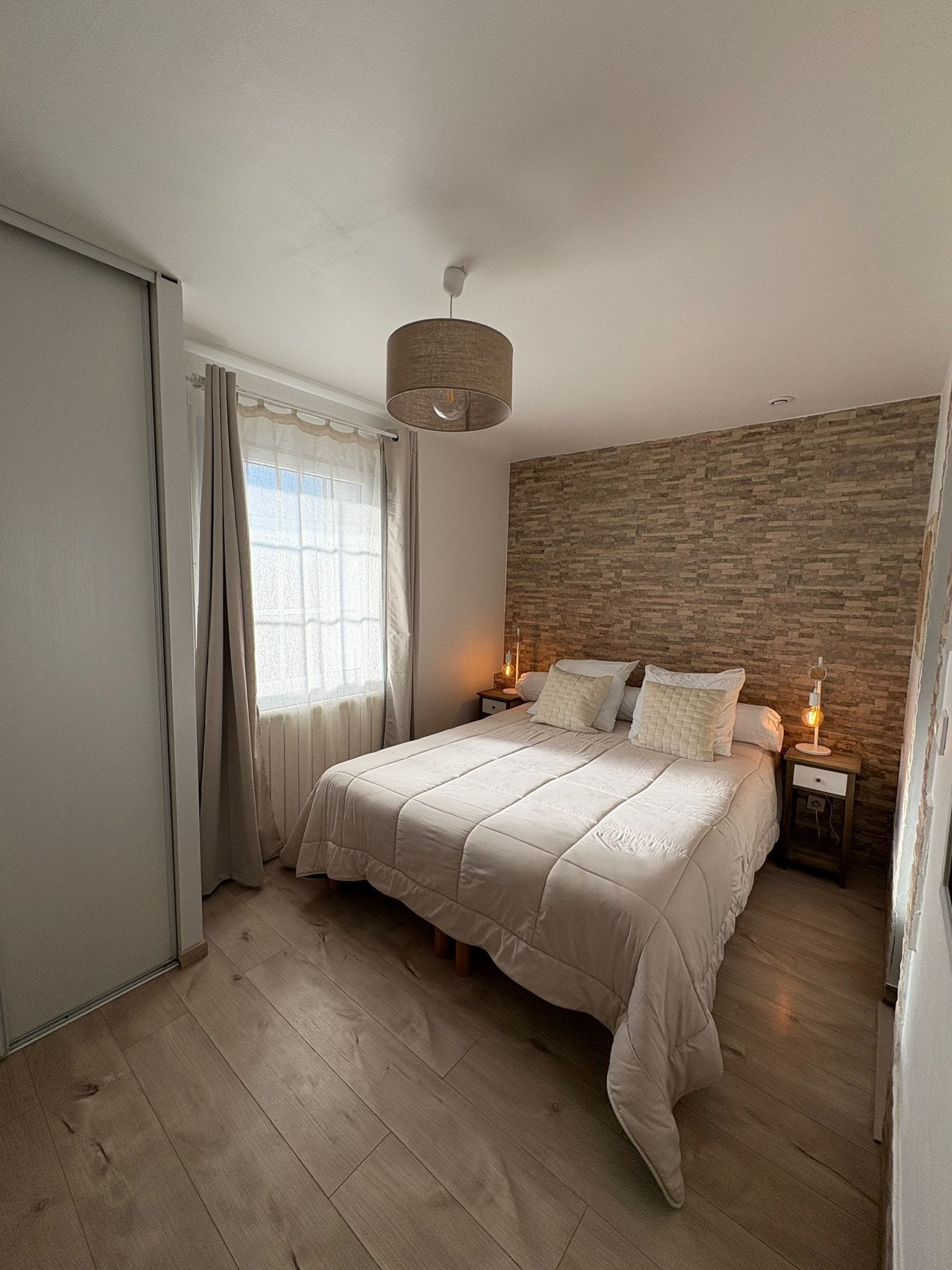 1 chambre, bureau, fer et planche à repasser, Wi-Fi gratuit