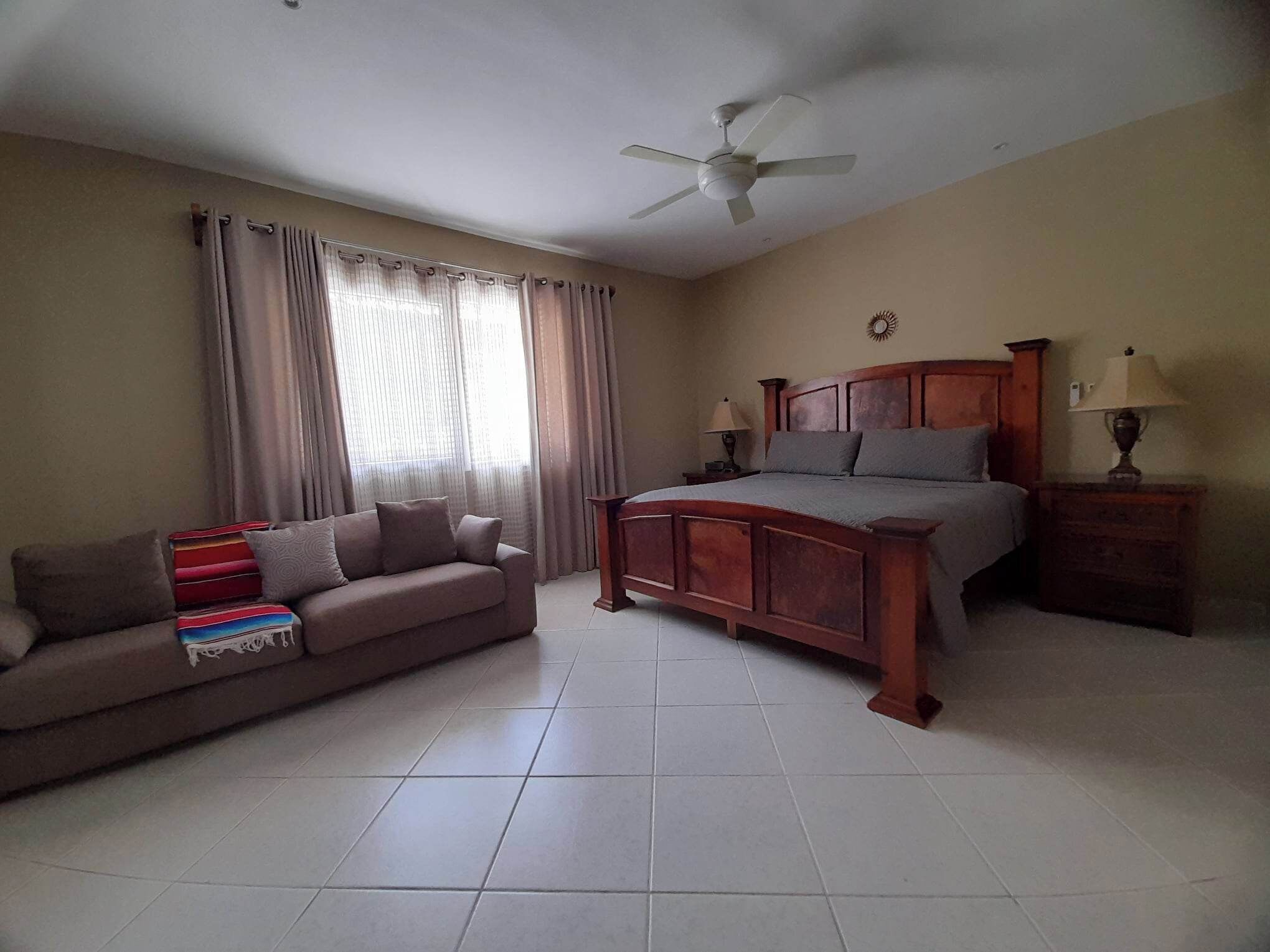 Fer et planche à repasser, accès Internet, draps fournis