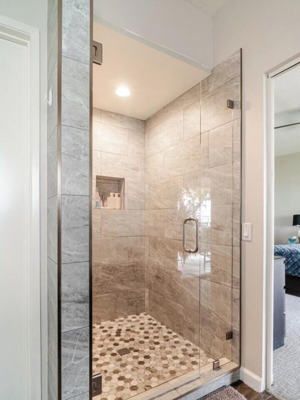 Hair dryer, towels, soap, shampoo - Casa Solera in Desert Falls- Bike, Golf Tennis Gym & Pools- Coachella & El Paseo (Palm Desert)