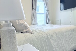2 habitaciones, escritorio, tabla de planchar con plancha y wifi gratis 