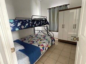 Fer et planche à repasser, Wi-Fi, draps fournis