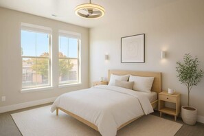 Escritorio, tabla de planchar con plancha, cuna de viaje y wifi gratis 