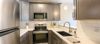 Signature SuiteâNew Construction Beauty! Pets too!