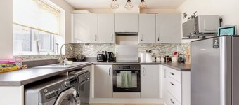 Liverpool dream Stay: modern 3- Bed townhouse , just 200m from Anfield stadium.