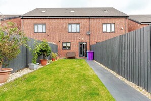 Exterior - Liverpool dream Stay: modern 3- Bed townhouse , just 200m from Anfield stadium. (Liverpool)