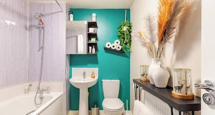 Liverpool dream Stay: modern 3- Bed townhouse , just 200m from Anfield stadium.