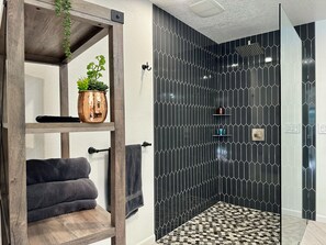 Hair dryer, towels, soap, shampoo - Private Pickleball Villa, Pool Oasis, Chic Casita (San Diego County)