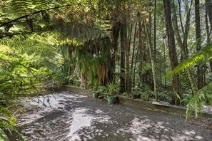 Property grounds - Entire House: Spacious 285m2 (Birkenhead)