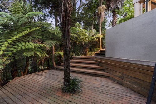 Entire House: Spacious 285m2