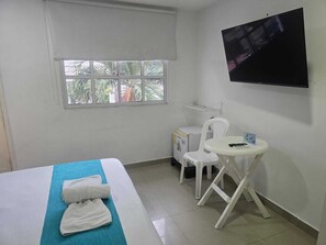 Classic Double Room | Iron/ironing board, free WiFi, bed sheets - HABITACION CASA BELLAMARE  8 (Cartagena)