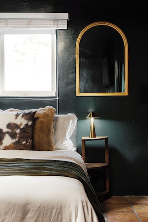 WiFi, bed sheets