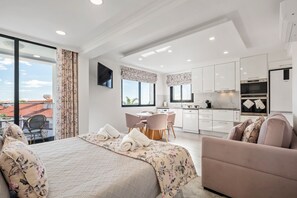 1 bedroom, iron/ironing board, travel cot, free WiFi - Camacho Studios - Pink Room by Homie (Funchal)
