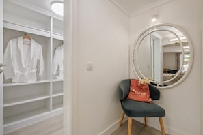Interior - Camacho Studios - Blue Room by Homie (Funchal)