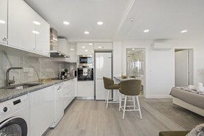 Refrigerador, microondas, horno y lavavajillas 