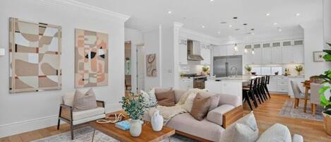 Televisie en een open haard