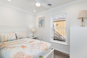 2 habitaciones, tabla de planchar con plancha y cuna de viaje