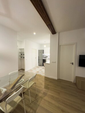Dining - Cozy, modern apartment, close to the Sea (València)