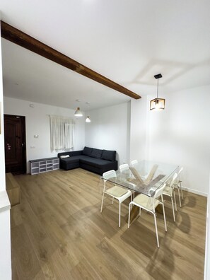 Interior - Cozy, modern apartment, close to the Sea (València)