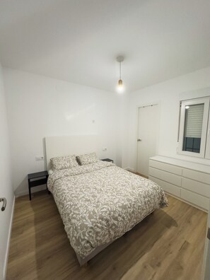 2 bedrooms, free WiFi, bed sheets, wheelchair access - Cozy, modern apartment, close to the Sea (València)