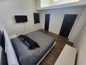 Iron/ironing board, WiFi, bed sheets