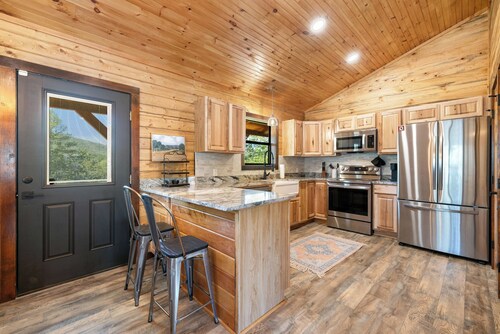Cozy hilltop cabin in the Kiamichi Mountains