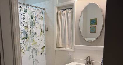 Wonderful 2-bedroom cottage in charming Tupelo. Close to downtown!