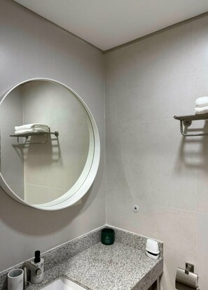 Toallas y papel de baño 