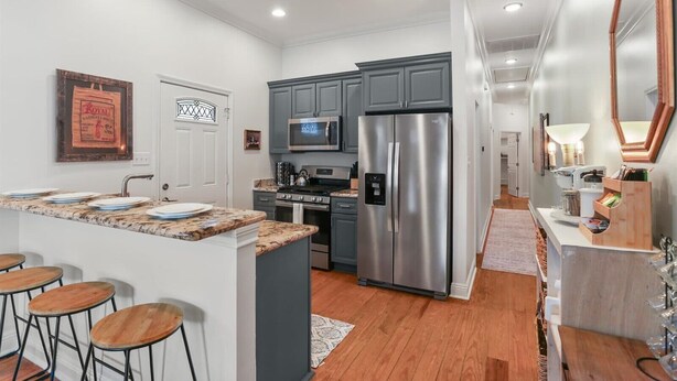 Coffee/tea maker, fridge, microwave, oven - 2Blocks to Jazzfest Gate! Spotless 3BR w Driveway (New Orleans)