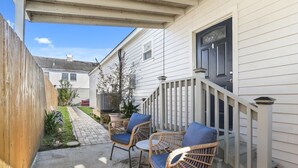 Terrace/patio - 2Blocks to Jazzfest Gate! Spotless 3BR w Driveway (New Orleans)