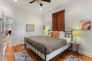 Iron/ironing board, travel cot, WiFi, bed sheets - JazzFest Central! Spotless3BR|Driveway|Outdoor (New Orleans)